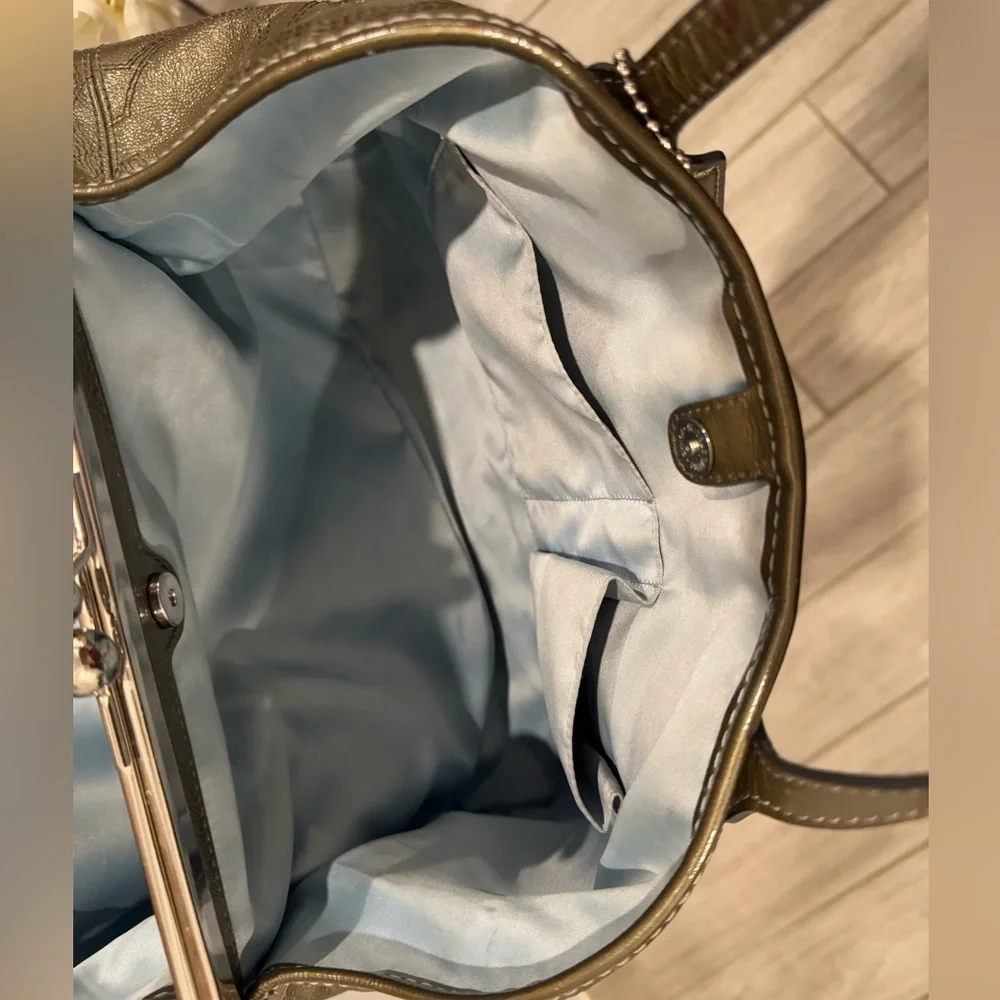 Coach Signature Stitch Patent Leather, Olive Green, 3 Section KISS Lock Purse - Picture 11 of 16